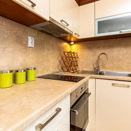 The Walnut 2bd Apartment *